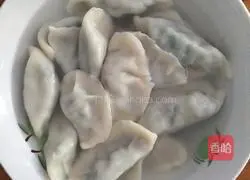 Illustration of how to make leek, vermicelli, egg and lean meat dumplings 8