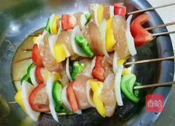 Illustration of grilled chicken skewers with electric pan 4