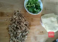 Illustration of how to make oyster mushroom and pork wontons 3