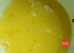 Wrap ham with egg pancakes Illustration of how to do it 1