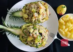 Illustration of how to make pineapple, shrimp, egg and fried rice 20