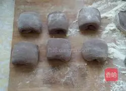 Illustration of how to make mulberry and multi-grain steamed buns 8