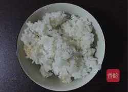 Illustration of how to make ham fried rice 1