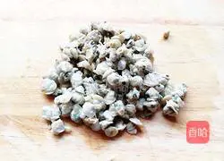 Illustration of how to make river clam egg cake 1