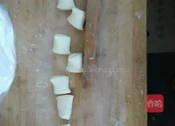 Illustration of how to make leek buns 4