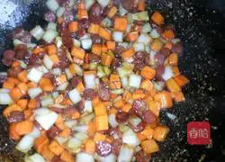 Illustration of how to make carrot and sausage braised rice 9