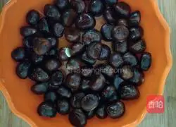 Illustration of roasting chestnuts on the electric cake stall 2