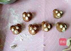 Chocolate Bear Buns Recipe Illustration 8