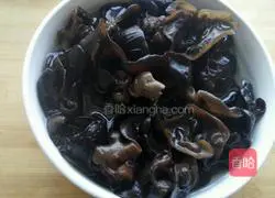 Illustration of how to make zucchini stuffed buns 6