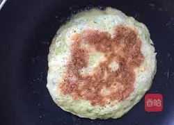 Illustration of how to make shredded radish and shrimp skin egg pancake 14