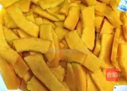 Illustration of how to make pumpkin buns 1