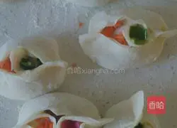 Illustration of how to make mandarin duck dumplings 10