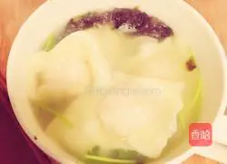 Illustration of how to make fresh meat and shrimp wontons 15