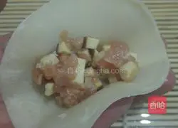 Illustration of how to make dumplings stuffed with dried pork stuffing 6