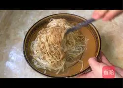 Illustration of how to make quick noodles 9