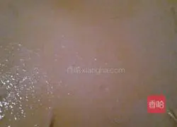 Illustration of how to make crispy scallion pancake 9