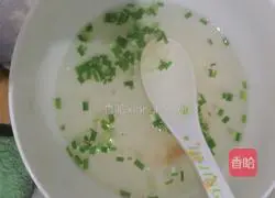 Illustration of how to make small wontons in clear soup 3