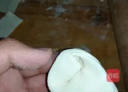 Illustration of how to make enoki mushroom and pork wontons 10