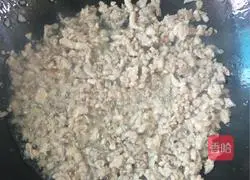 Illustration of how to make double meat and three vegetarian bun fillings 7