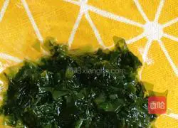 Illustration of how to make egg and wakame ravioli 3
