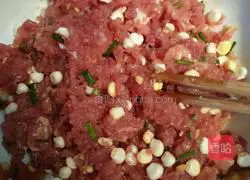 Illustration of how to make corn meat buns 5