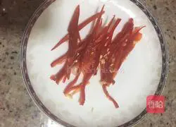 Illustration of how to make fried noodles with leek yolk and egg 4