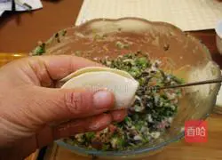 Illustration of how to wrap Liuye dumplings 9