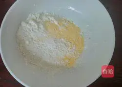 Illustration of how to make egg pancakes with shredded carrots 3