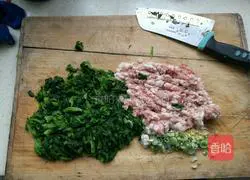 Illustration of how to make pork and spinach dumplings 5