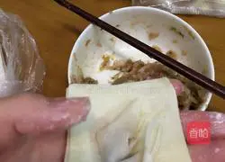 Illustration of how to make wontons with shrimp stuffing 9