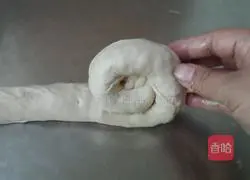 Illustration of how to make green onion and sesame layer cake 7