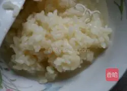 Illustration of making glutinous rice balls stuffed with rose sugar and wine 2