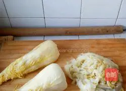 Illustration of how to make pickled cabbage and meat buns 1