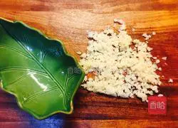 Illustration of how to make steamed water chestnut chicken cake 2