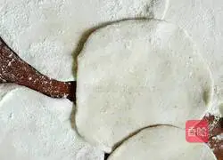 Illustration of how to make jujube skin buns 5