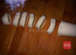 Illustration of how to make Yuanbao dumplings 4