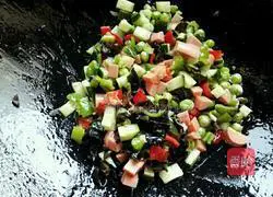 Illustration of how to make double pepper fried rice 5