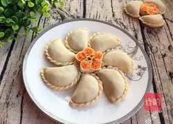 Illustration of how to make lace dumplings (sauerkraut and fresh meat stuffing) 16