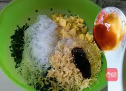 Illustration of how to make vegetarian buns with chive filling 10