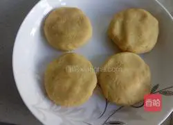 Illustration of how to make sweet potato pancakes with cheese heart 6