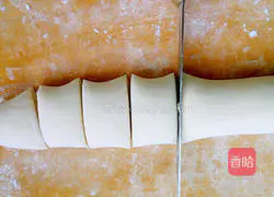 Knife Illustration of how to cut steamed buns 7