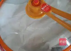 Illustration of how to make Yuanbao dumplings 9