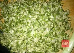 Illustration of how to make Sophora japonica pancakes 2