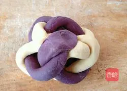 Illustration of how to make two-color hydrangea steamed buns 18