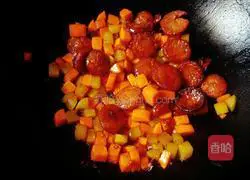 Illustration of how to cook sausage and rice 7