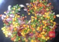 Golden Mixed Vegetable Fried Rice Recipe Illustration 4