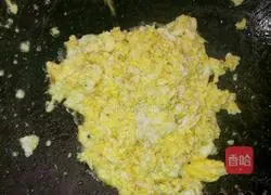 Illustration of how to make ham and egg fried rice 2