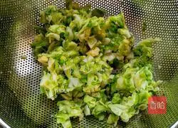 Illustration of how to make cabbage, shrimp skin and pork dumplings 4