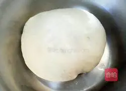 Illustration of how to make pork and parsley stuffed dumplings 3