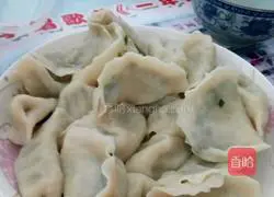 Illustration of how to make leek, egg and vermicelli dumplings 4